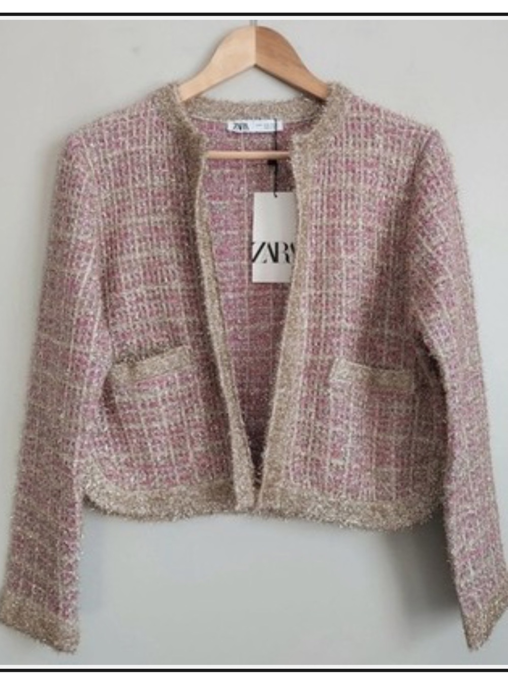 Zara Tweed Metallic Cardigan
Sweater Size Medium Pink
Gold